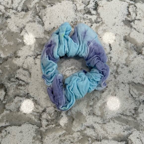 Set of 3 hand tie dyed scrunchies - Picture 3 of 4